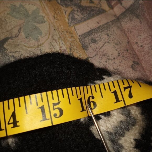 Vintage Fair Isle black & white knit 100% wool sweater - Picture 4 of 8